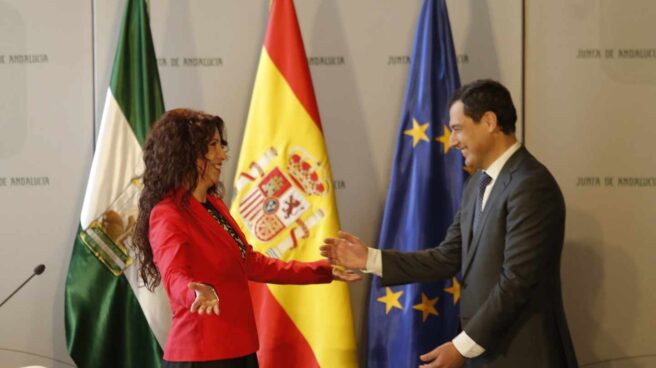 Rocío Ruiz (Cs), junto a Juanma Moreno durante su toma de posesión como consejera de Igualdad de la Junta de Andalucía.