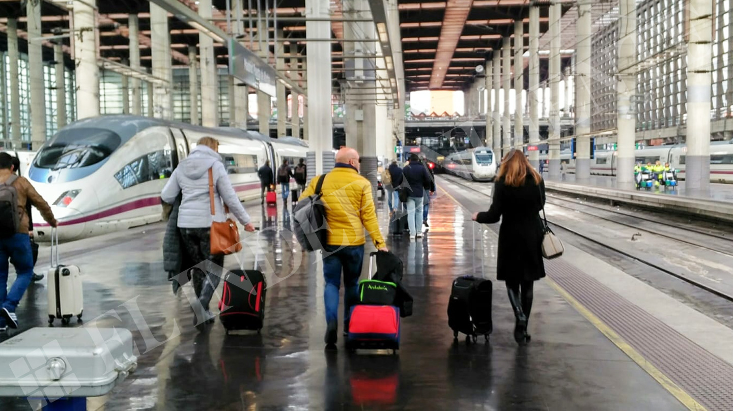 La ex presidenta andaluza, Susana Díaz, en la estación de Atocha en Madrid,