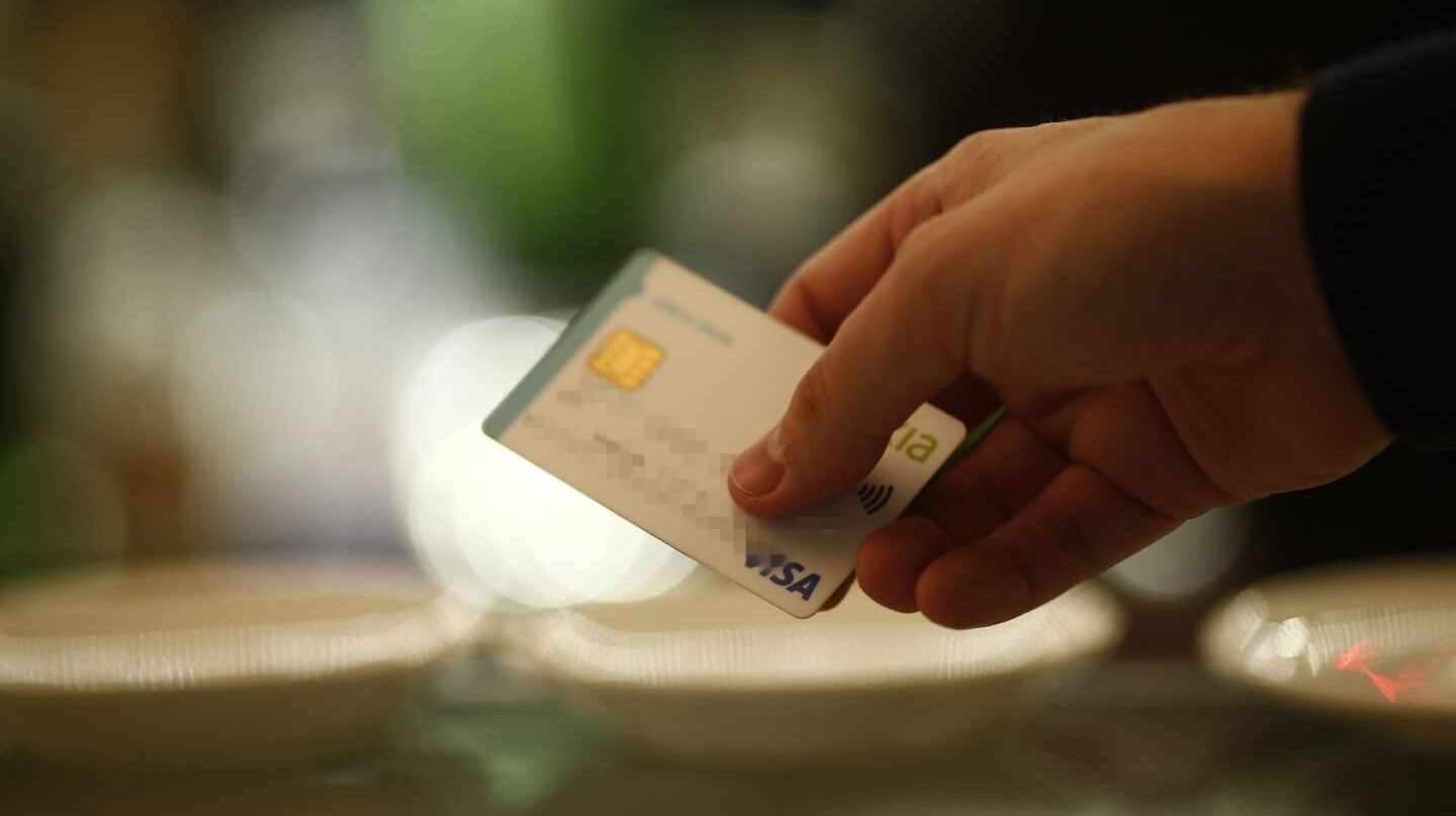 La AEAT permitirá pagar impuestos con tarjeta de crédito.