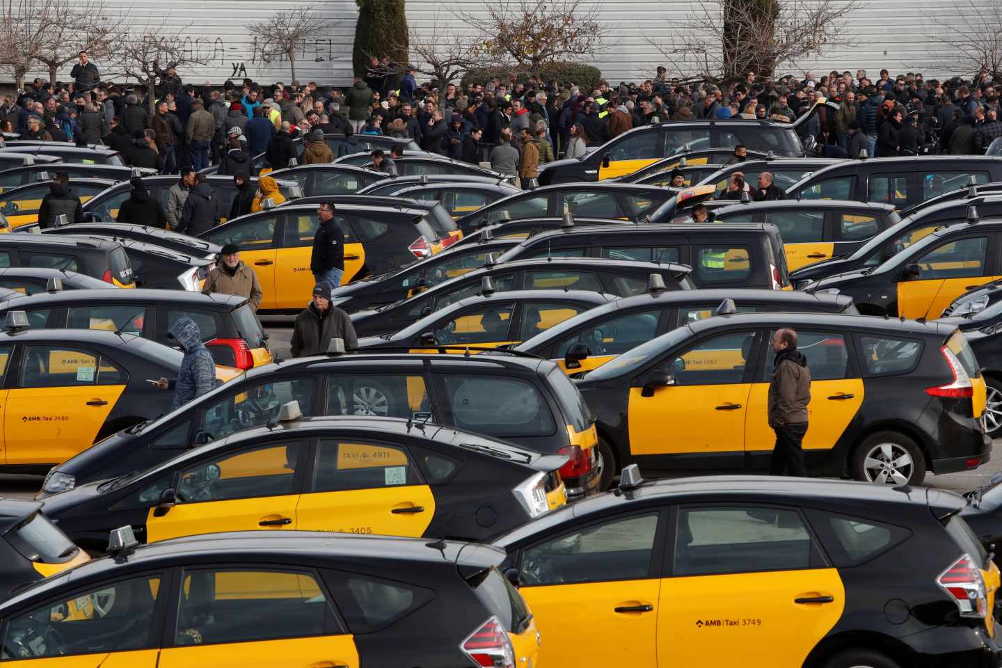 Taxis colapsando el centro de Barcelona.