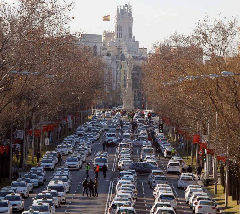 Los taxistas elevan el tono de la huelga y amenazan: "Vamos a petar Madrid"