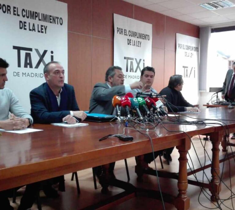 Los taxistas de Madrid mantienen su huelga: "Las propuestas de Garrido son una burla"