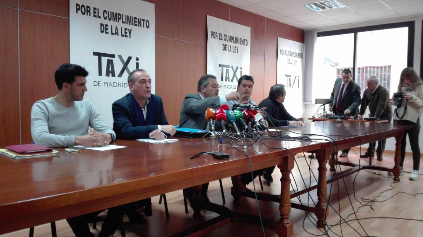 Los líderes de las patronales del taxi en Madrid en una rueda de prensa.