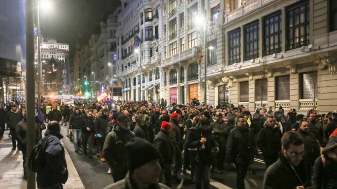 La Policía carga contra los taxistas cuando intentaban cortar la Gran Vía