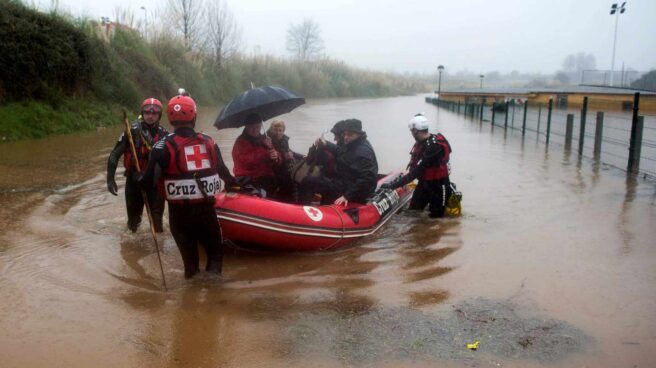 El Ejército, obligado a intervenir en Cantabria para evacuar a afectados por las inundaciones