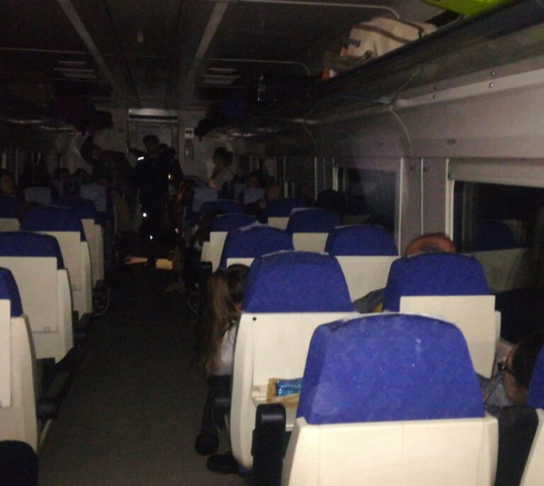 Extremadura acusa a Renfe de ser "unos inútiles incapaces de gestionar una avería"