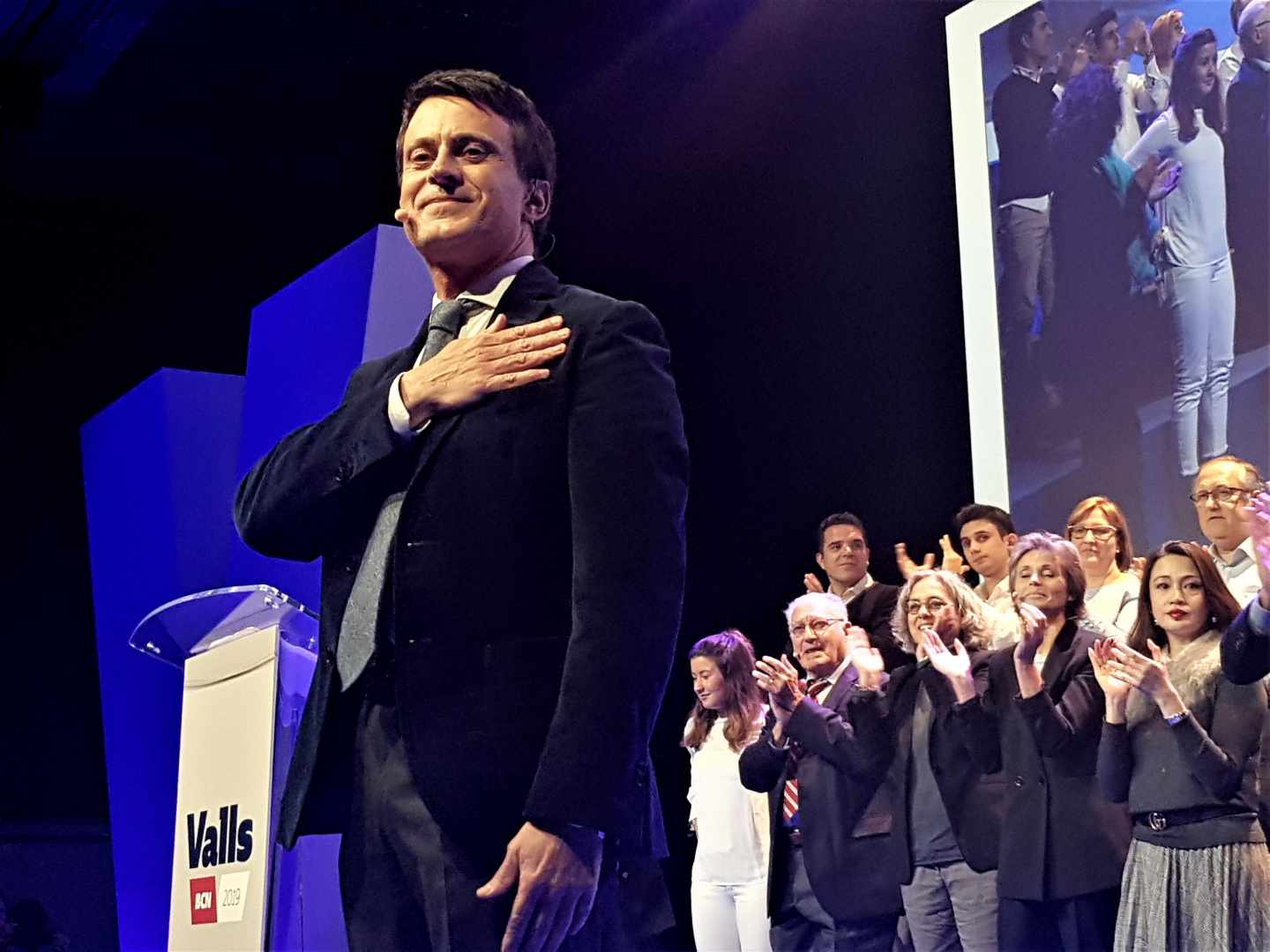 Manuel Valls utiliza a Vox para ganar el voto de centro izquierda en Cataluña