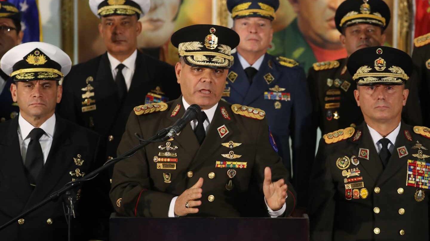 El ministro de Defensa, Vladimir Padrino, junto a generales chavistas durante una rueda de prensa en Caracas.