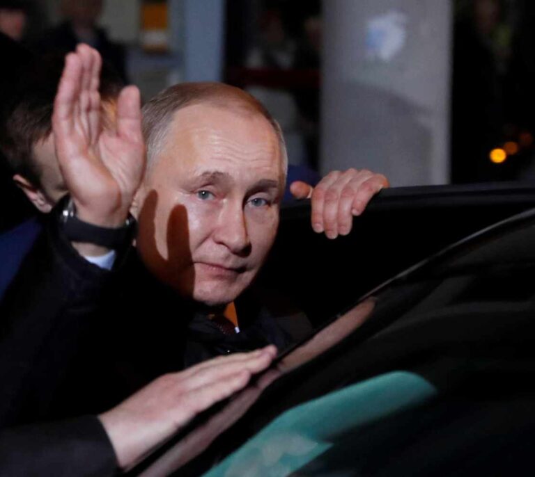 Putin da su apoyo a Maduro ante la "destructiva injerencia exterior" en Venezuela
