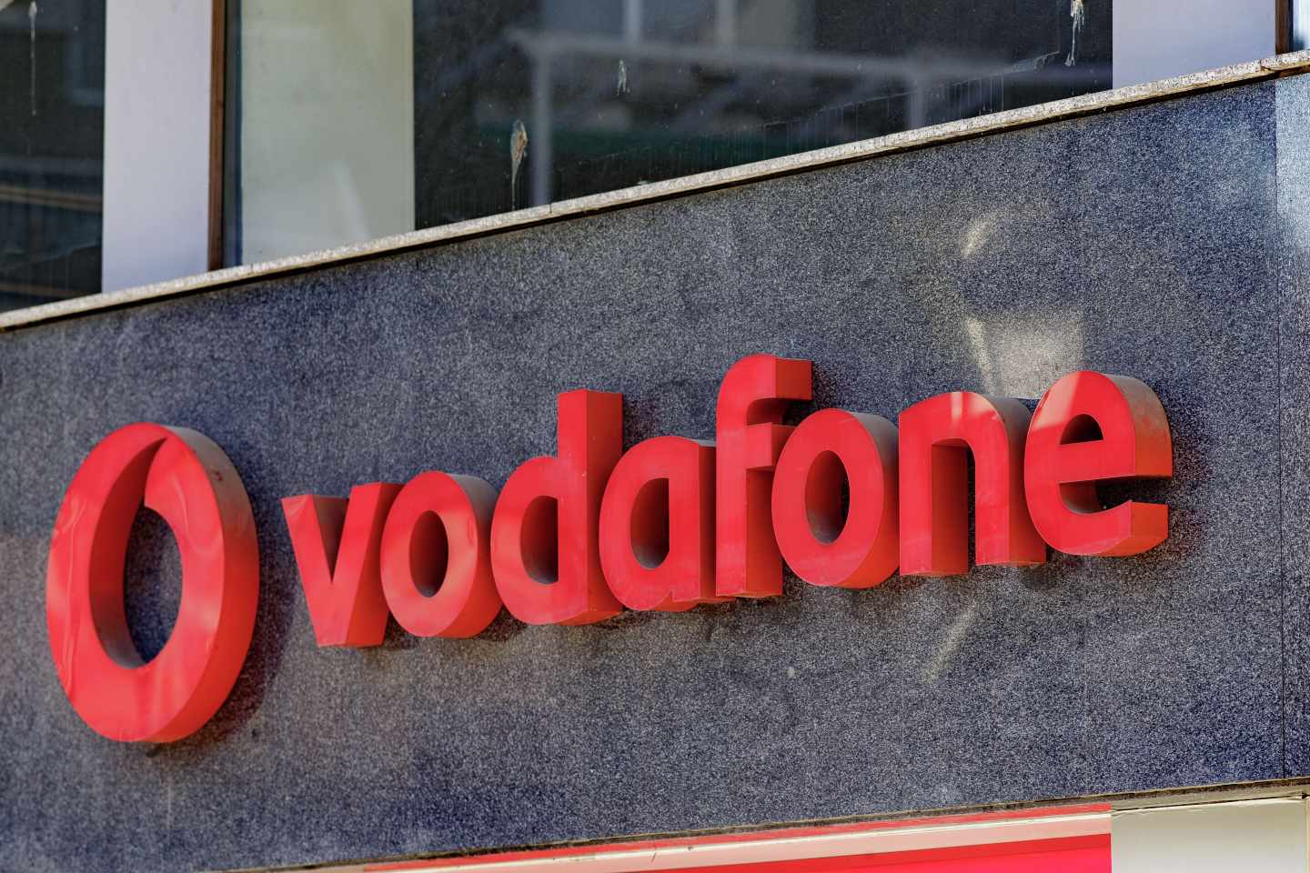 Fachada de una tienda de Vodafone en España.