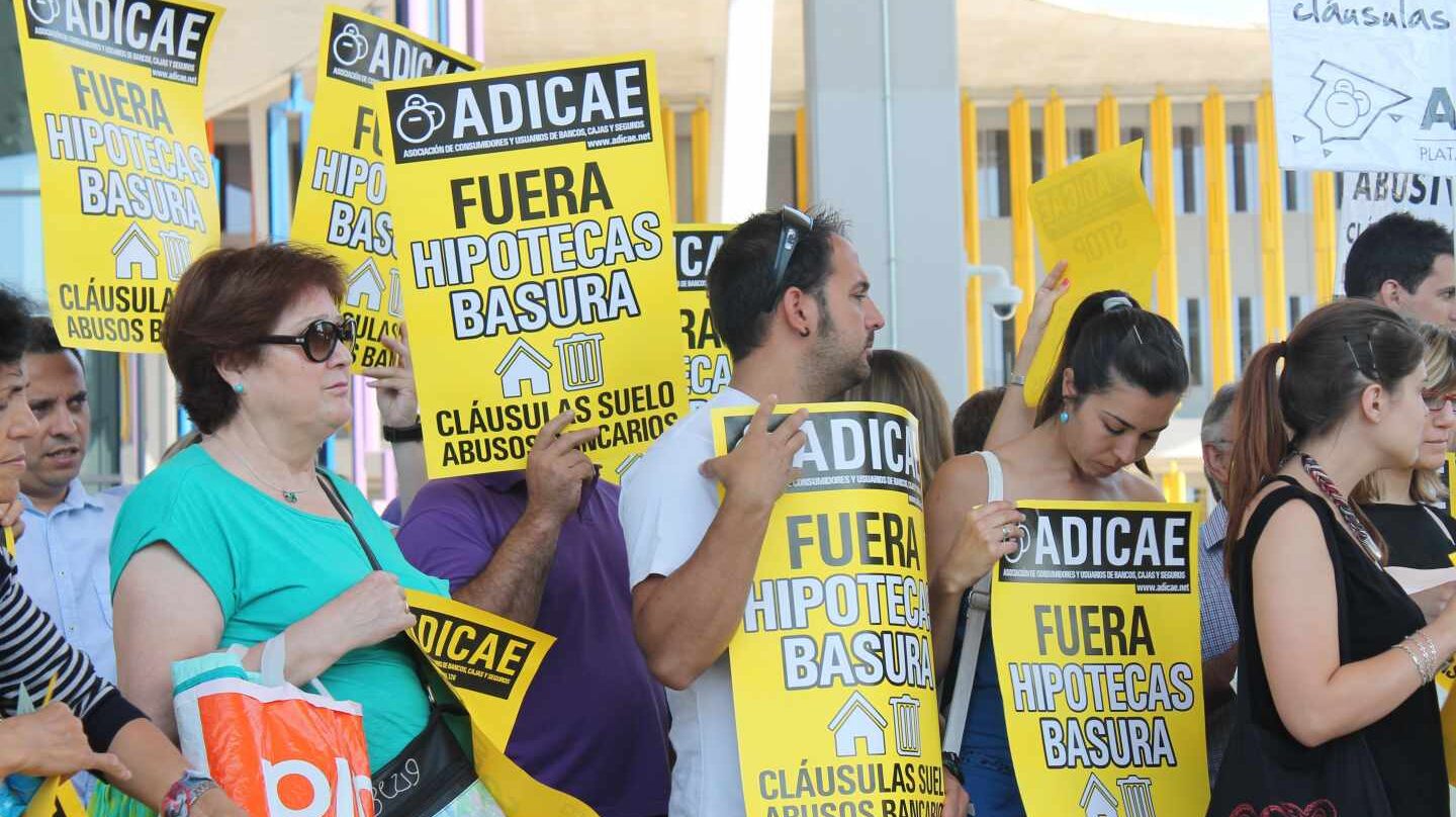 Concentración de protesta por las hipotecas bancarias.