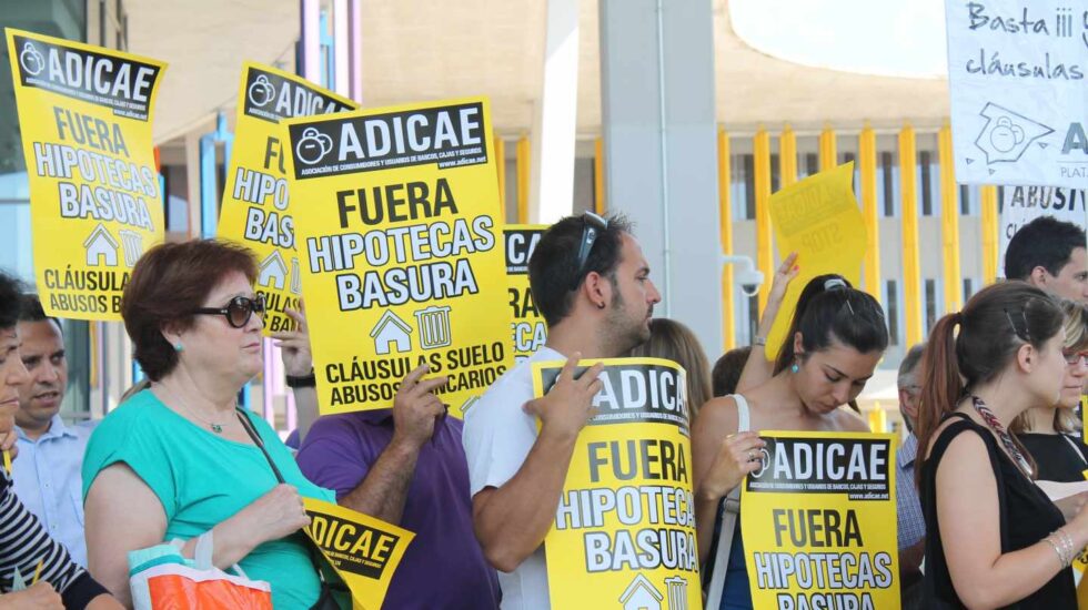 Concentración de protesta por las hipotecas bancarias.