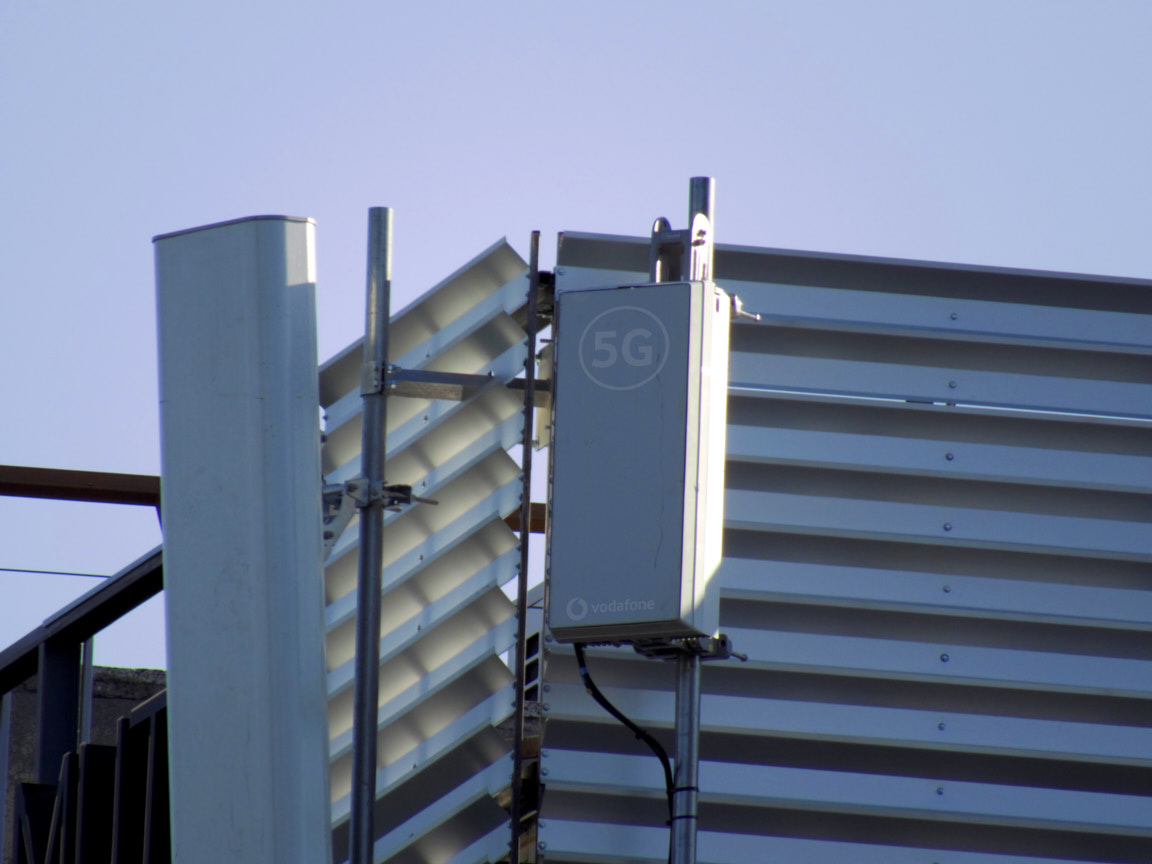 Una antena de la red 5G instalada por Vodafone en Barcelona.