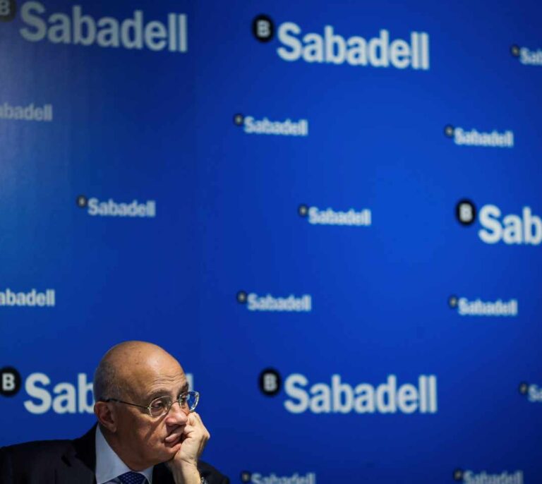 CaixaBank y Sabadell se desploman más de un 7% en su peor jornada desde el Brexit