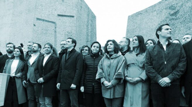 Santiago Abascal, Pablo Casado y Albert Rivera, entre otros, en la manifestación en la plaza de Colón de Madrid contra Pedro Sánchez.