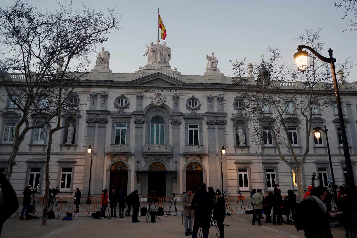 Expulsan del juicio al procés a un concejal de la CUP por llevar una camiseta de los presos