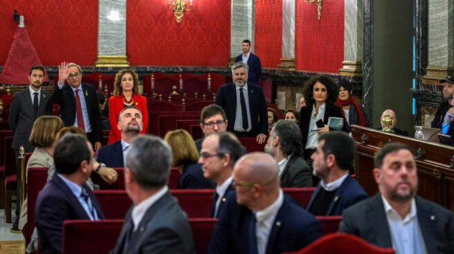 Junqueras evidencia la tensión con Torra: no lo mira ni saluda a su entrada a la sala