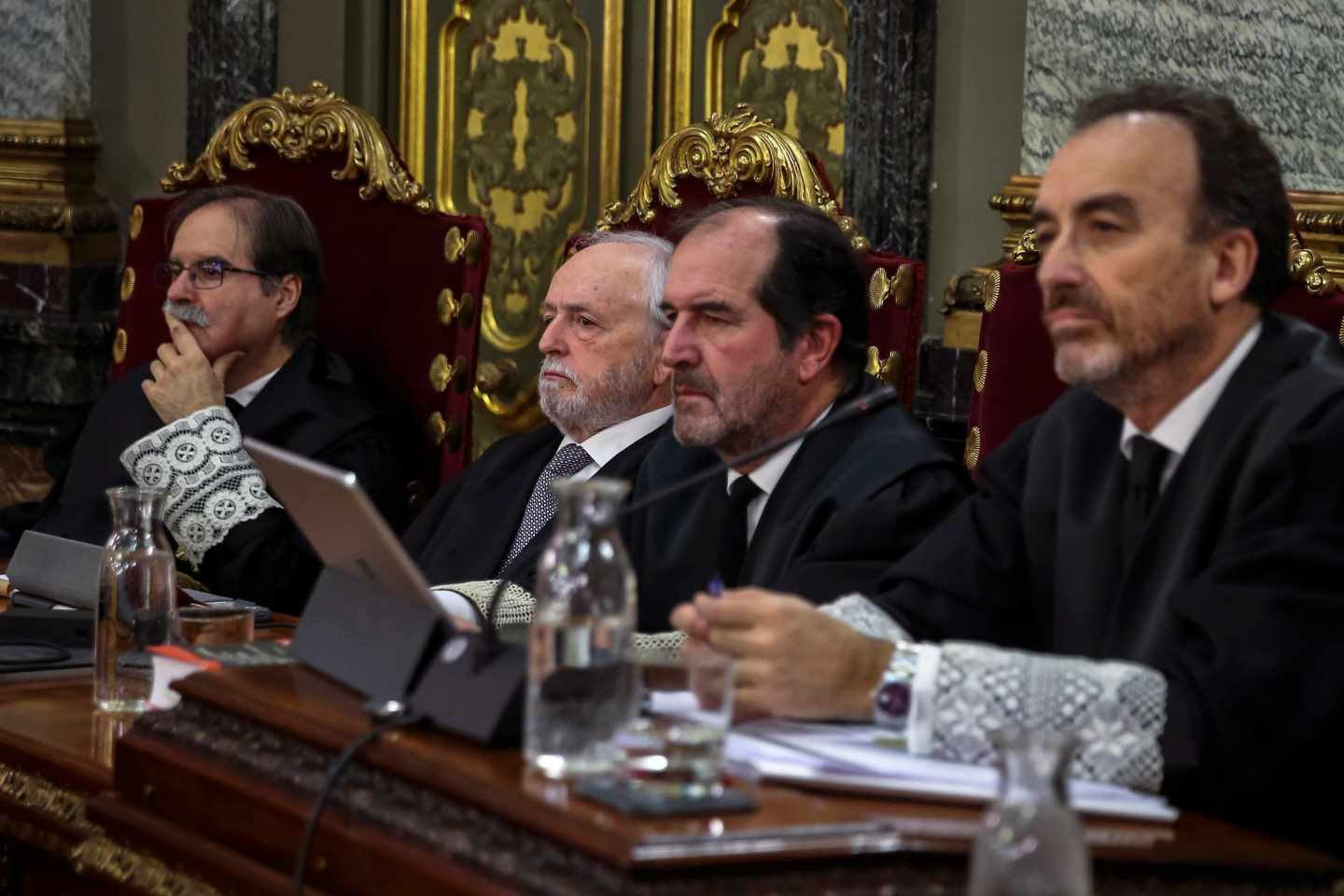 De dcha. a izqda., el presidente del tribunal, Manuel Marchena, junto a los magistrados Andrés Palomo, Luciano Varela y Andrés Martínez Arrieta.