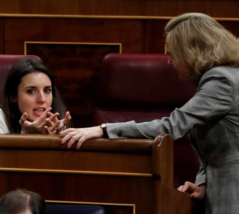 Podemos cree que "no hay más remedio que elecciones" e IU pide alargar la legislatura