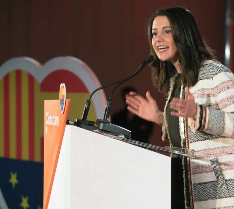 Arrimadas frente a la casa de Puigdemont: una "insensatez" para el Gobierno