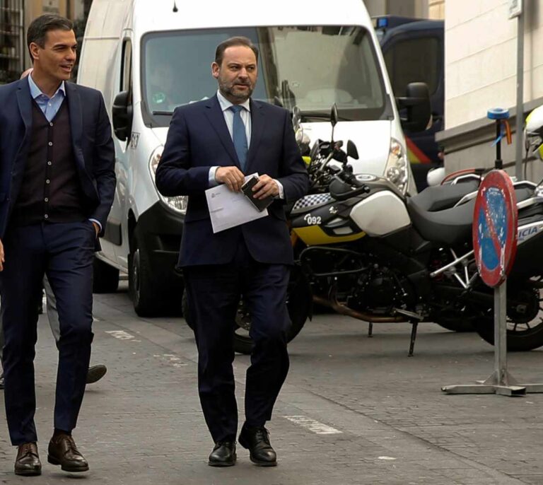 El PSOE vira al centro y reprocha a Rivera que prefiera pactar con el PP y Vox