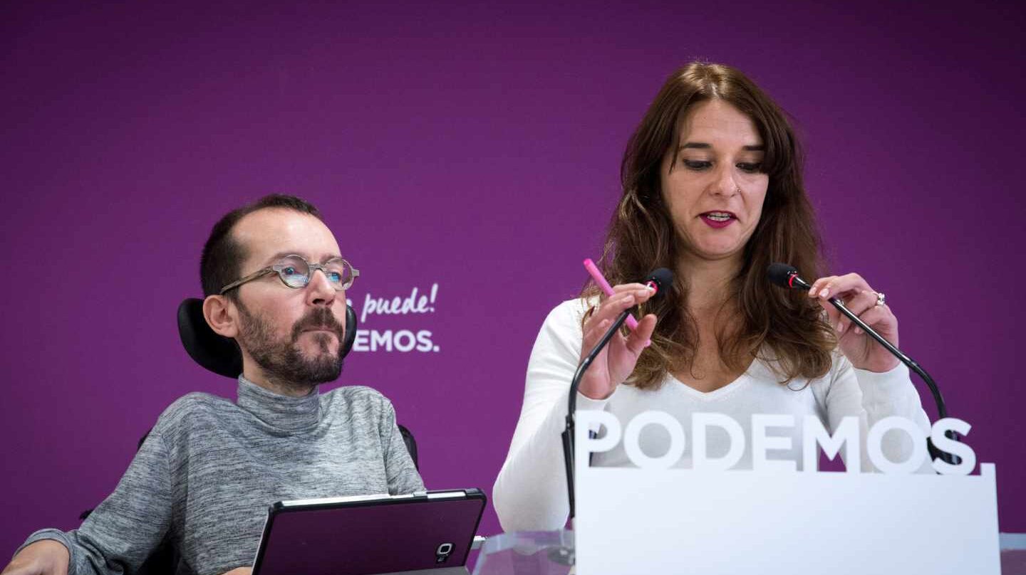 La portavoz ejecutiva de Podemos, Noelia Vera, junto al secretario de Organización, Pablo Echenique.