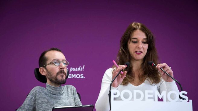 La portavoz ejecutiva de Podemos, Noelia Vera, junto al secretario de Organización, Pablo Echenique.