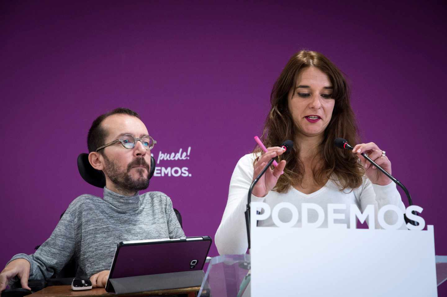 La portavoz ejecutiva de Podemos, Noelia Vera, junto al secretario de Organización, Pablo Echenique.