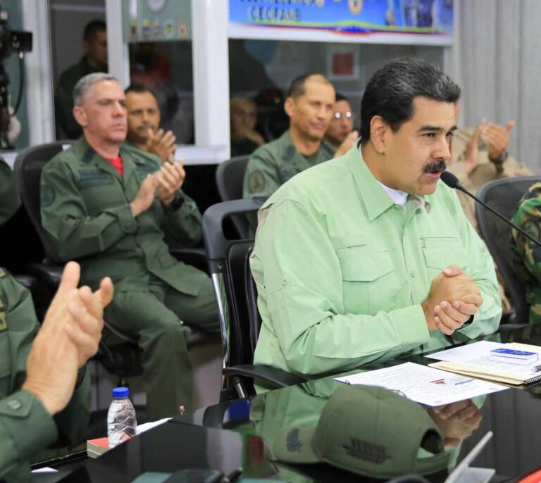 Maduro ordena cerrar tres puentes de la frontera con Colombia