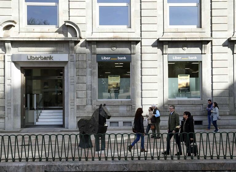 La CNMV da diez días a Abanca para decir si lanza una opa sobre Liberbank