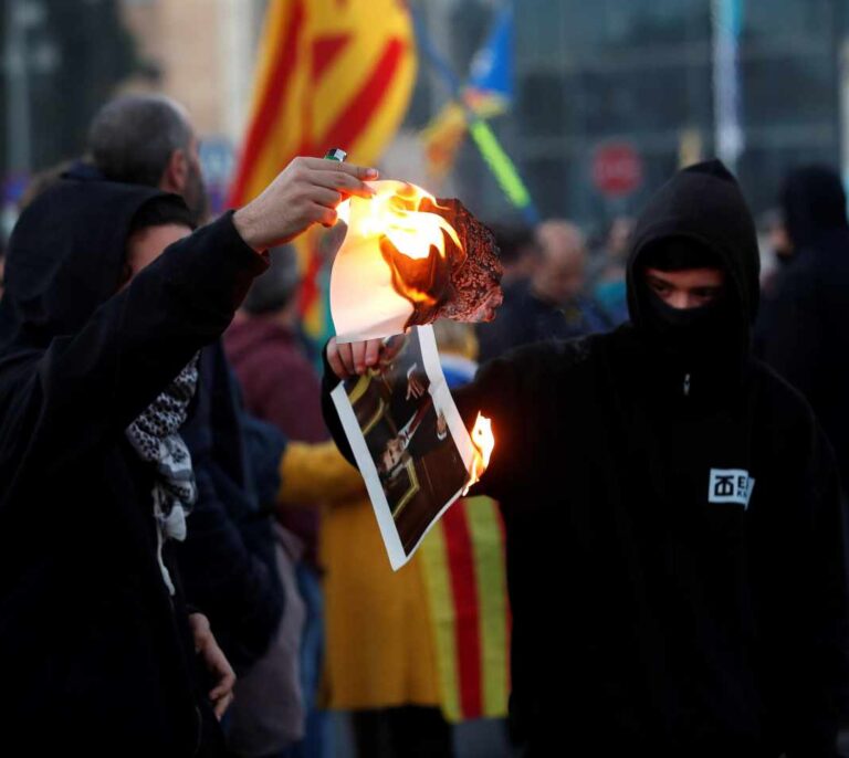 Los CDR planearon informar a Torra del asalto al Parlament con ayuda del 'CNI catalán'