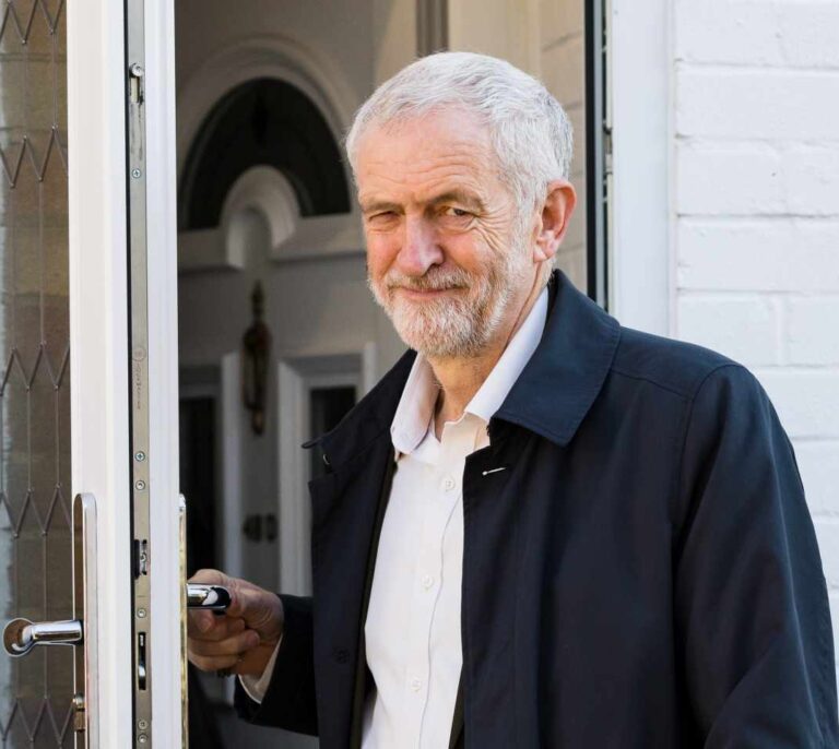 Corbyn cede y abre la puerta a un segundo referéndum sobre el Brexit