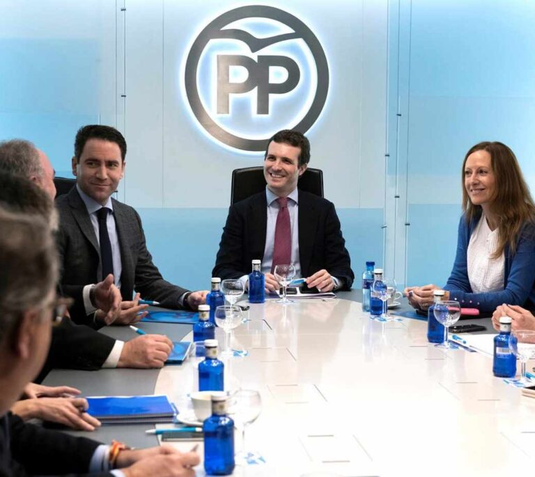Casado condiciona un debate a cinco a un "cara a cara" previo con Sánchez