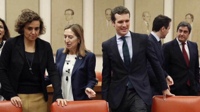 Casado durante la reunión con el pleno de su Grupo Parlamentario en el Congreso
