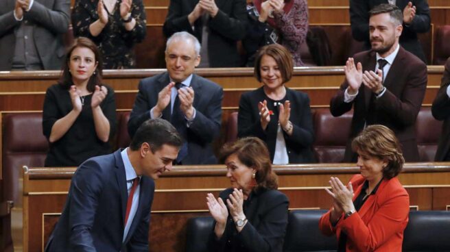 Sánchez fuerza la actividad de las Cortes ya disueltas en plena campaña con sus decretos