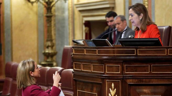 Ovación a Ana Pastor tras cerrar la legislatura llamando a sosegar el clima político