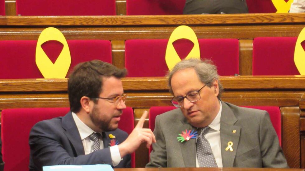 Aragonés y Torra, en el Parlament.