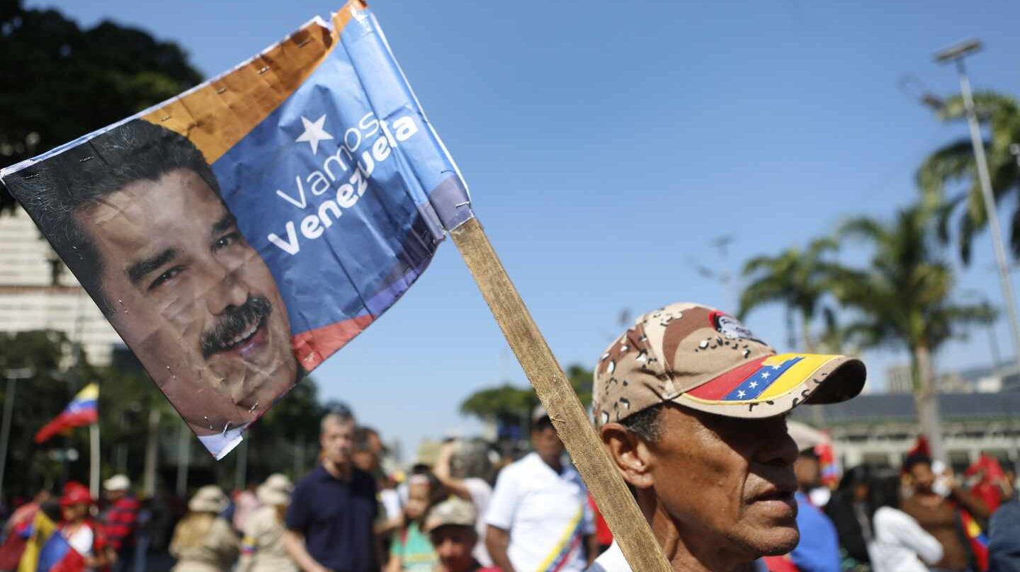 Seguidores de Maduro le muestran su apoyo en Caracas.