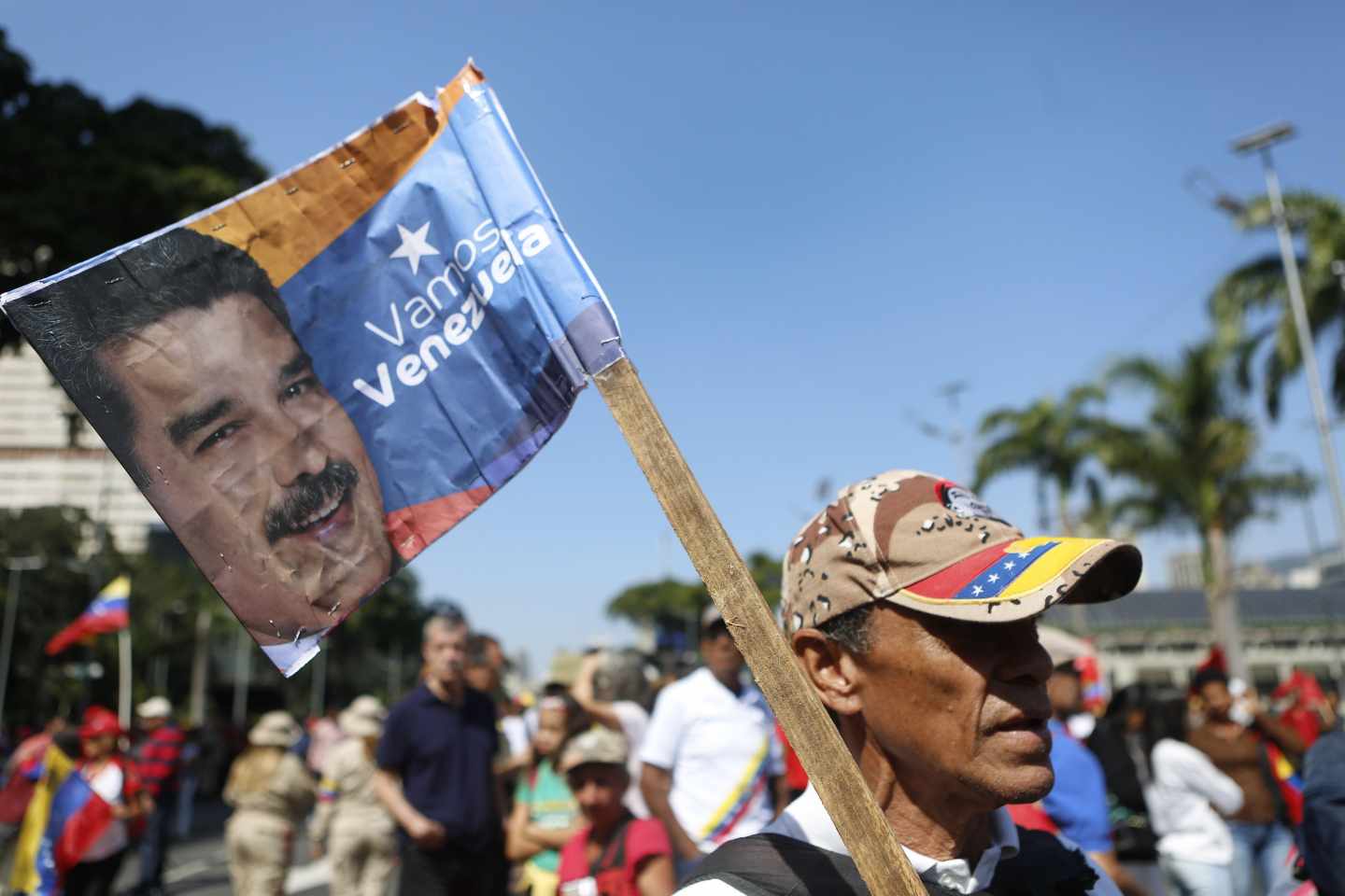 Seguidores de Maduro le muestran su apoyo en Caracas.