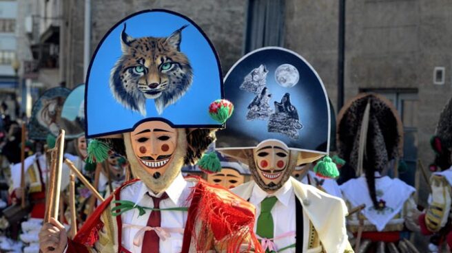 Habitantes de Verín con el traje típico de Carnaval.