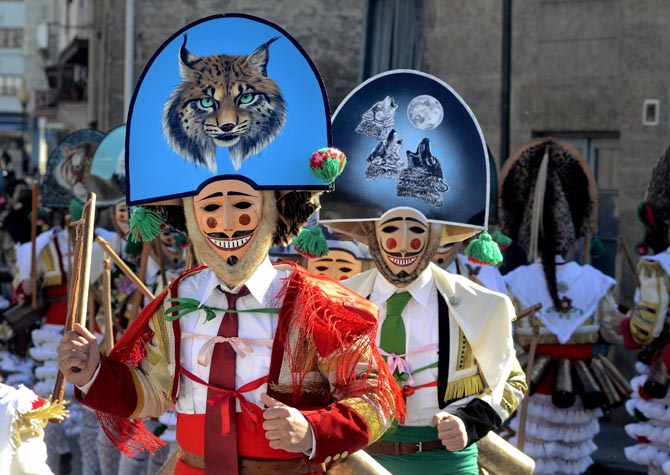 Habitantes de Verín con el traje típico de Carnaval.