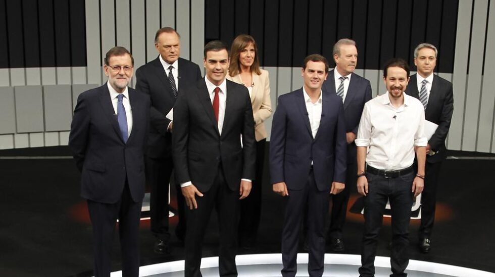 Debate en televisión con Rajoy, Sánchez, Rivera e Iglesias.