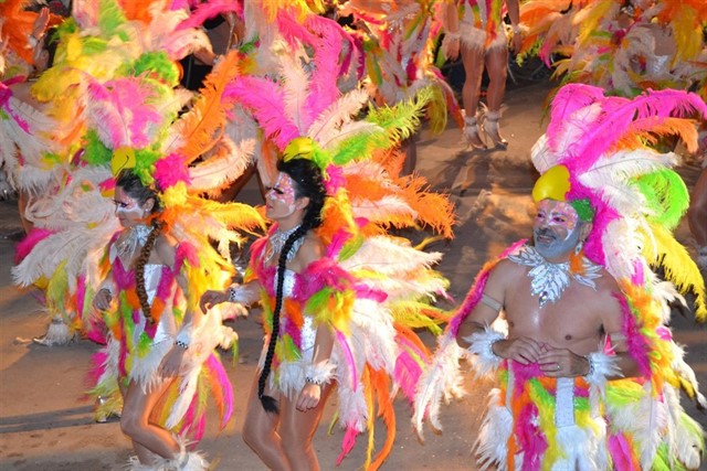 Desfile de carnaval por las calles de Sitges