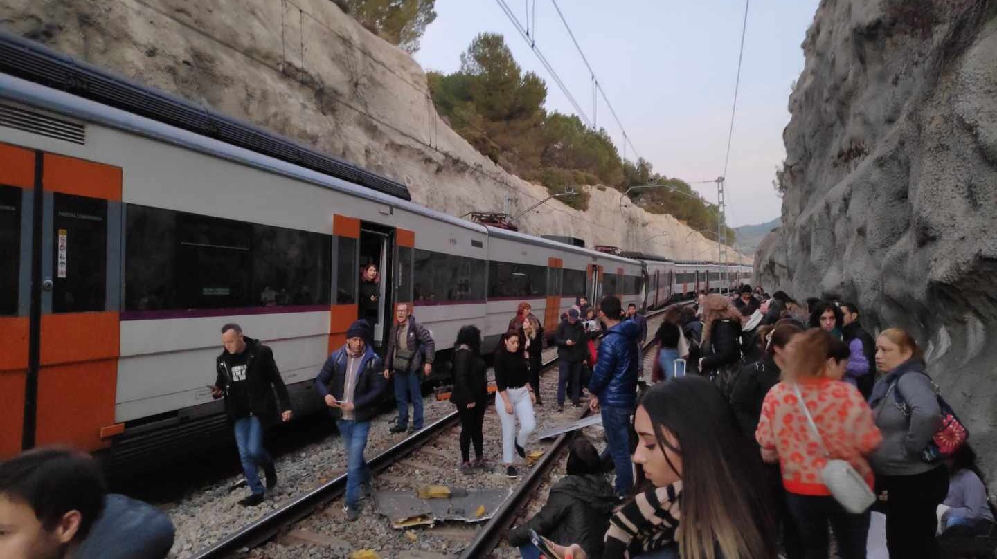 Choque de dos trenes en la R4 de Cercanías entre Manresa y Sant Vicenç de Castellet.