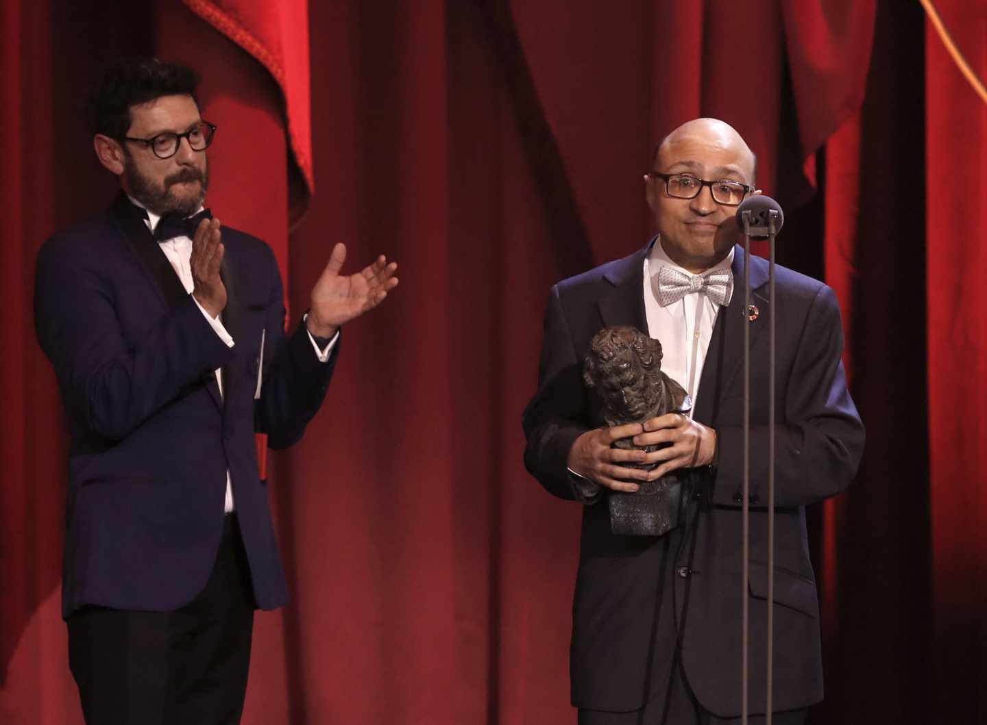 El actor Jesús Vidal recibe el Goya a Mejor Actor Revelación, por su papel en 'Campeones'.