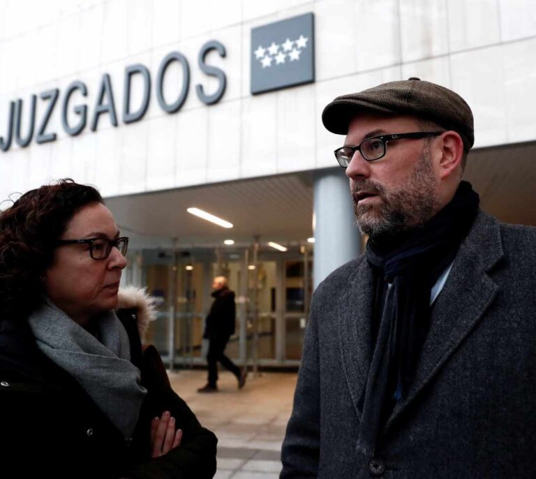 Los Franco se enfrentan hoy al juicio por las esculturas de la Catedral de Santiago