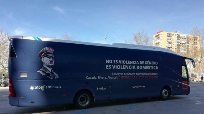 El polémico autobús de HazteOir que carga contra el movimiento feminista.