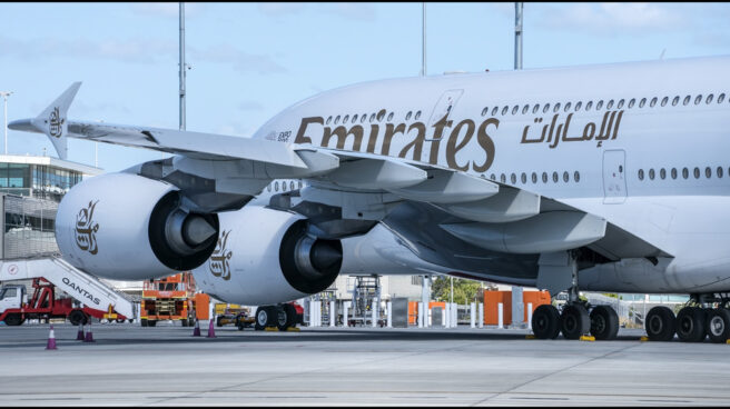 Uno de los aviones de la flota de Emirates. La aerolínea está buscando tripulantes de cabina en España.