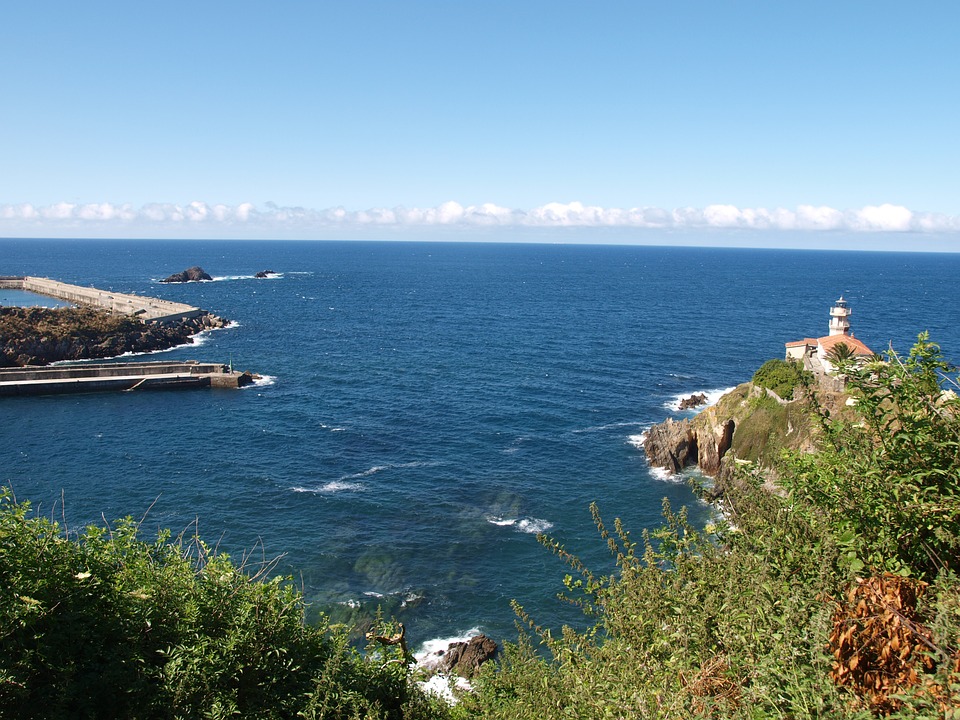 Faro de Cudillero.