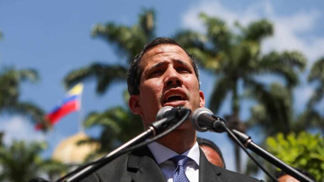 Guaidó anuncia una huelga de funcionarios para presionar a Maduro